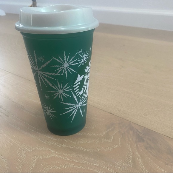 ⭐️Starbucks⭐️reusable colour-changing green cup - Picture 2 of 8